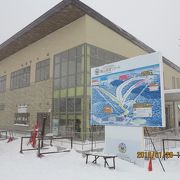 スキー場がオープン　京阪神から近く初心者向けコースで気軽にスキーを楽しめます。