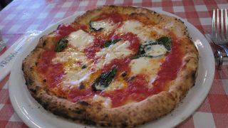 ちょっと高いけどおいしいピザ