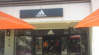 アディダスのアウトレット