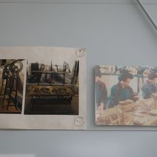 右：創業当時の繰糸館内