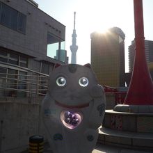 隅田公園入り口横派出所付近から見た東京スカイツリー