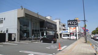 日本人向けのアメリカ風の商店街。