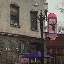 とにかく目立つ