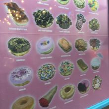 外の壁一面がメニューになっています。