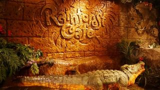 いつも大混雑なのに・・・