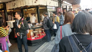 たかだか梅ヶ枝餅買うのにとてつもない行列