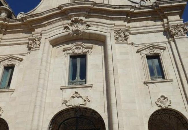 西日に当たる午後が美しい