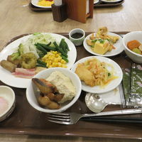 朝食バイキングは、沖縄料理がいっぱい！