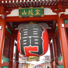 雷門の山門と大提灯
