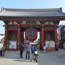 左右に風神雷神像