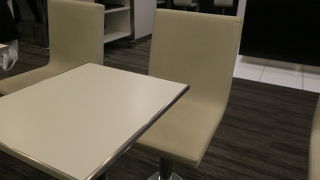 落ち着けるラウンジ