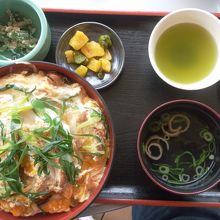 カツ丼です