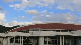 伊江島行きの船に乗る