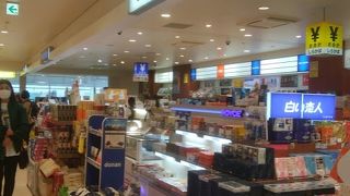 ごく普通の土産ショップ