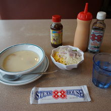 サラダ、スープ付き