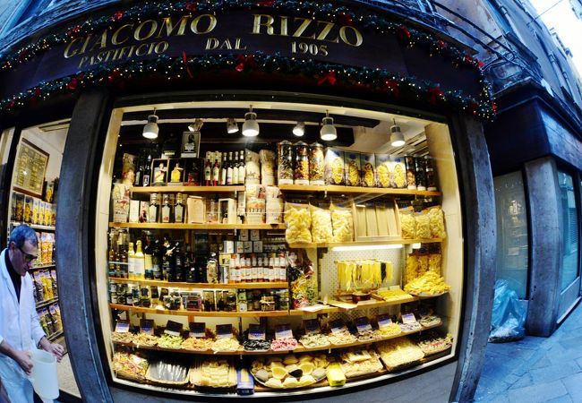 パスタの土産にはジャコモ リッツォ　店内製造のベネチア風パスタとイタリア中のパスタが購入可能