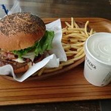 横浜赤レンガで食べる本格ハンバーガー By イケタク クアアイナ 横浜赤レンガ店のクチコミ フォートラベル