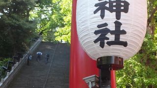港区の都心にある立派な神社でした