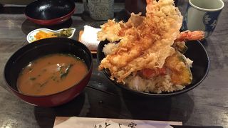 特上天丼が860円?! 安過ぎで行列にも納得です!