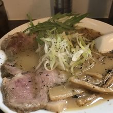 白醤油ラーメン