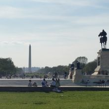 正面にワシントン記念塔
