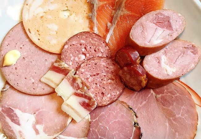 自家製のソーセージ・ハム・ベーコンを食べられます