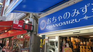 楽器店が並んでいて楽しそう