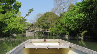 お堀の水は濁っていた