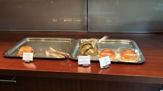 時間が遅いとパンはほとんどない