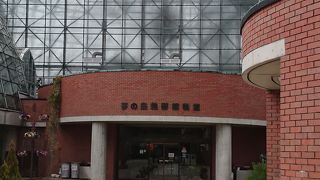 夢の島公園内の植物館