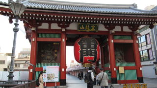 浅草寺の入口です