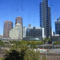 リバービューの部屋。目の前に対岸サウスバンクが見える。