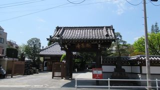 観世音菩薩尊像 や さざれ石 など見るものがある寺院です