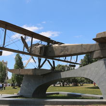 初の大西洋横断に成功した飛行機のレプリカ