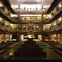 中庭には噴水があります