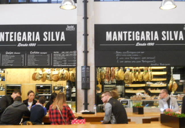 リベイラ市場の中に入っています