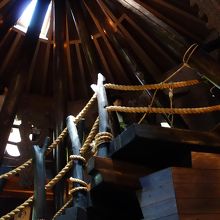 屋根裏のところまで行けます