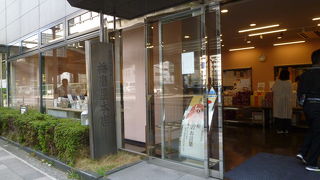 ご政道に物申すお煎餅やさん。