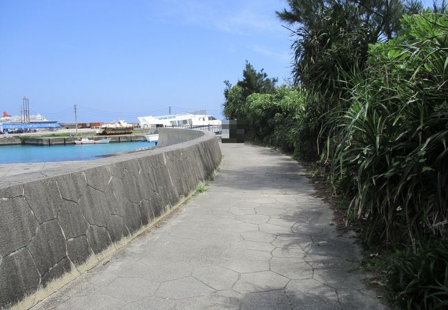 日本最西端の与那国島を訪れた時に上陸した 祖納魚港のそばに民家を開放したような与那国民俗資料館がありました。