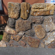 石垣が残っています