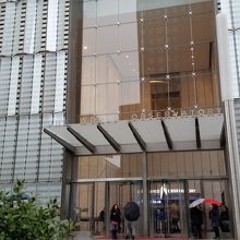 高すぎて全景が入らない