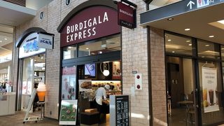 小腹がすいたらパンで休憩