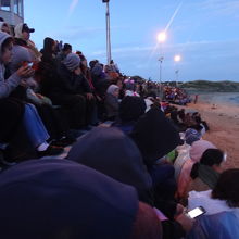 ペンギンを待つ人たち