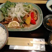 揚げ鯖おろしポン酢定食(890円)