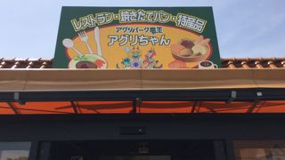 こじんまりとしたレストラン。