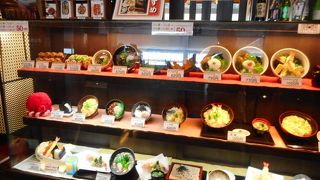 タコ焼きだけでなく麺類の店