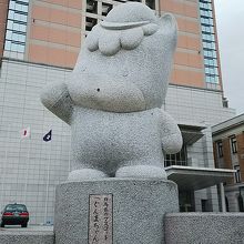 群馬県庁前のぐんまちゃん