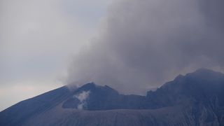 ここからの桜島南岳噴火口は迫力がある