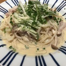 豚肉の白味噌クリームソースパスタ