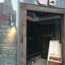 靖国通りの手前です